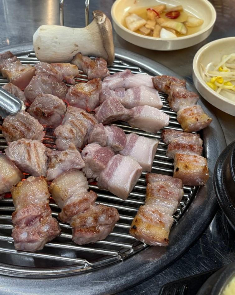 대윤흑돼지 사진 1