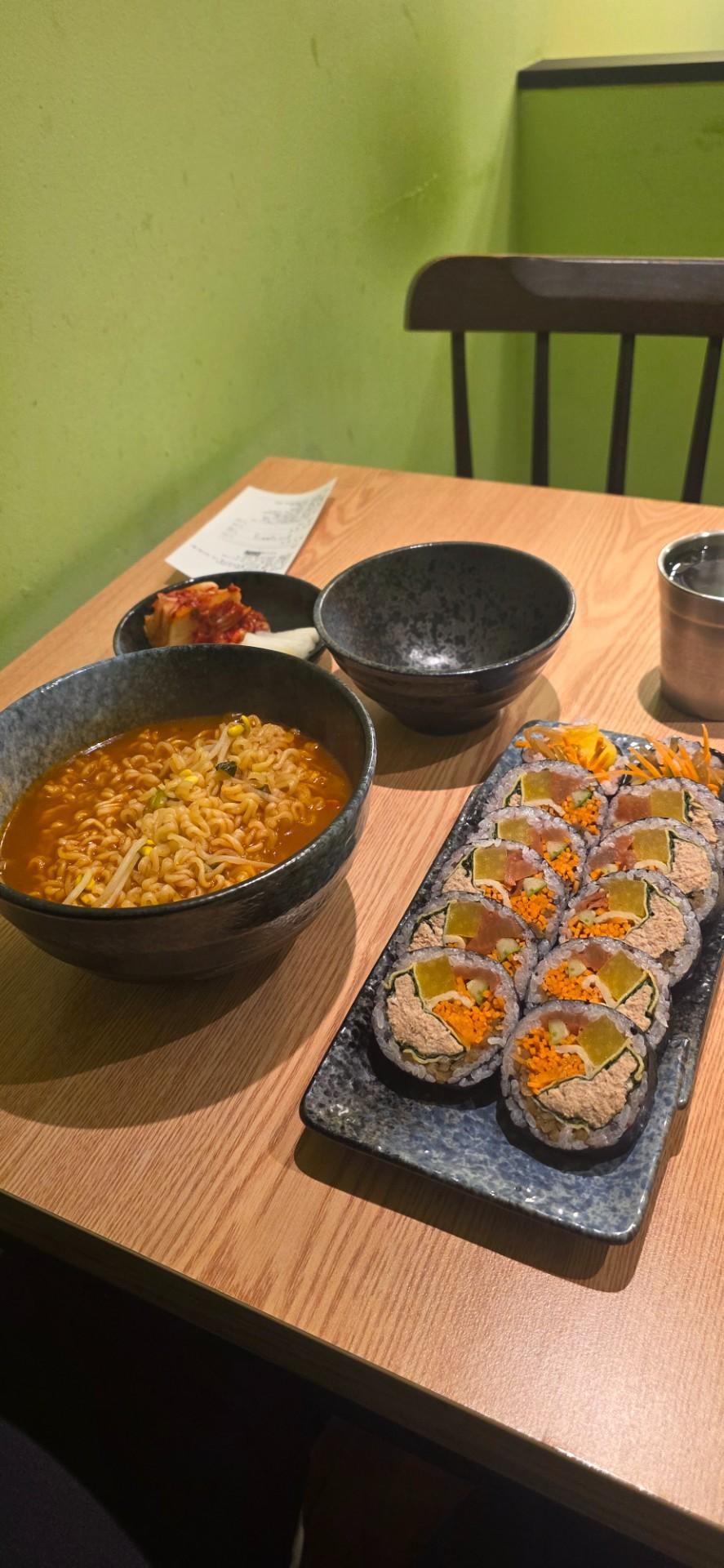 뽕식이네김밥 사진 1