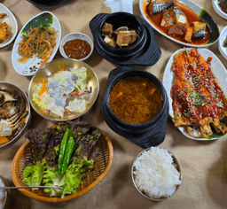 한정식(특돌솥밥)